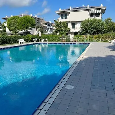 A Due Piani Con Giardino E Piscina Villa Duna Verde