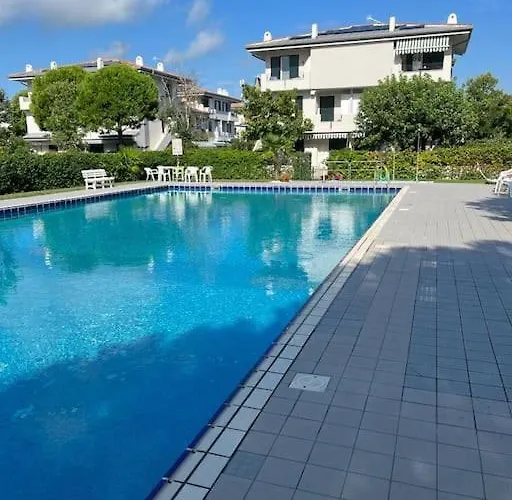 A Due Piani Con Giardino E Piscina Villa Duna Verde