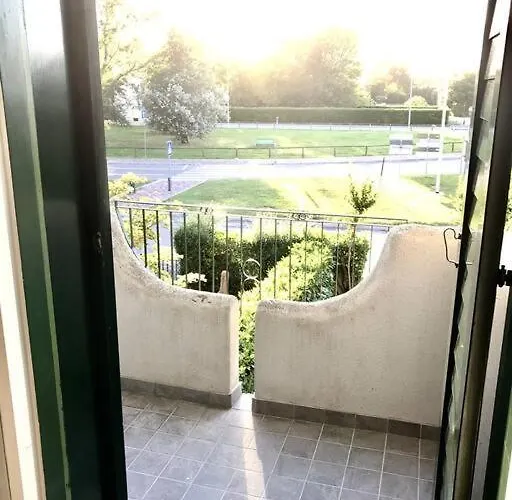 A Due Piani Con Giardino E Piscina Villa *