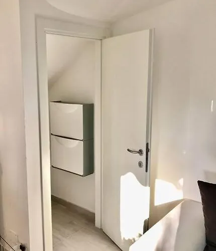 A Due Piani Con Giardino E Piscina فيلة دونا فيردي