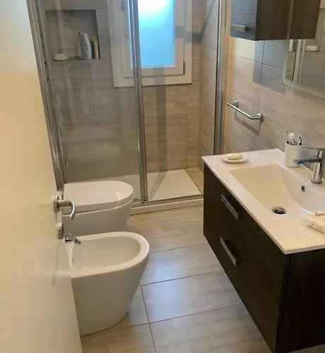 A Due Piani Con Giardino E Piscina * دونا فيردي